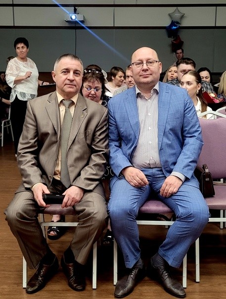 В Лиговке - Ямской  для выпускников школ прозвучал 