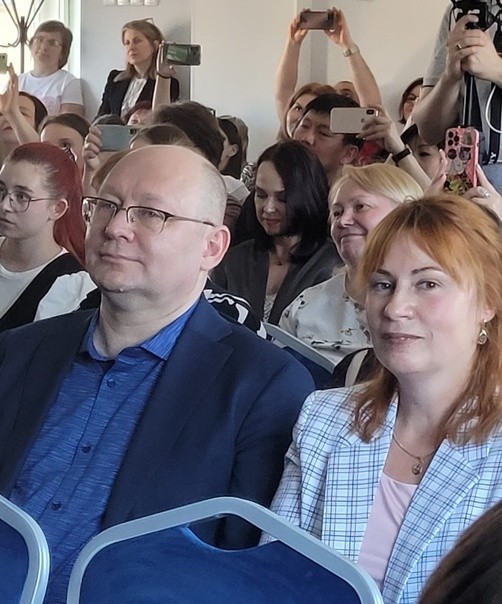 В Лиговке - Ямской  для выпускников школ прозвучал 