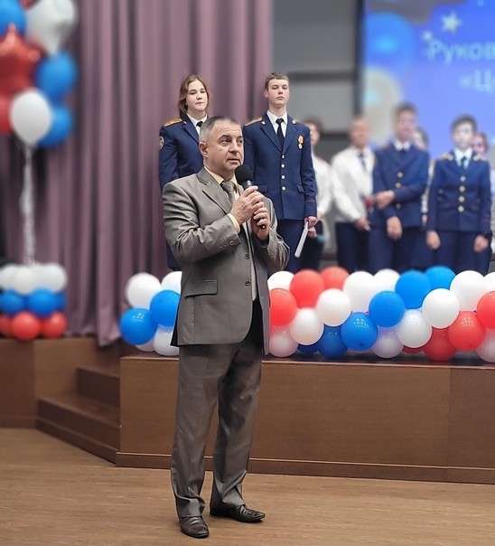 В Лиговке - Ямской  для выпускников школ прозвучал 