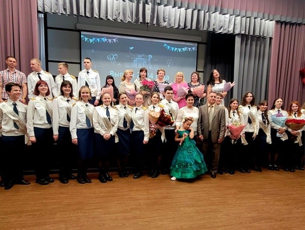 В Лиговке - Ямской  для выпускников школ прозвучал 