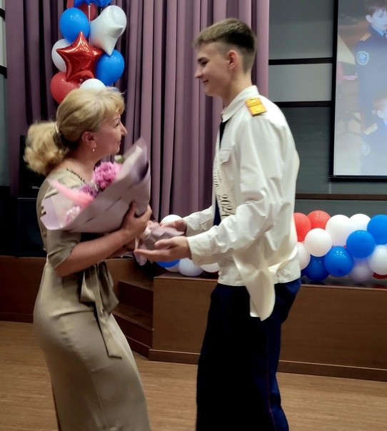В Лиговке - Ямской  для выпускников школ прозвучал 